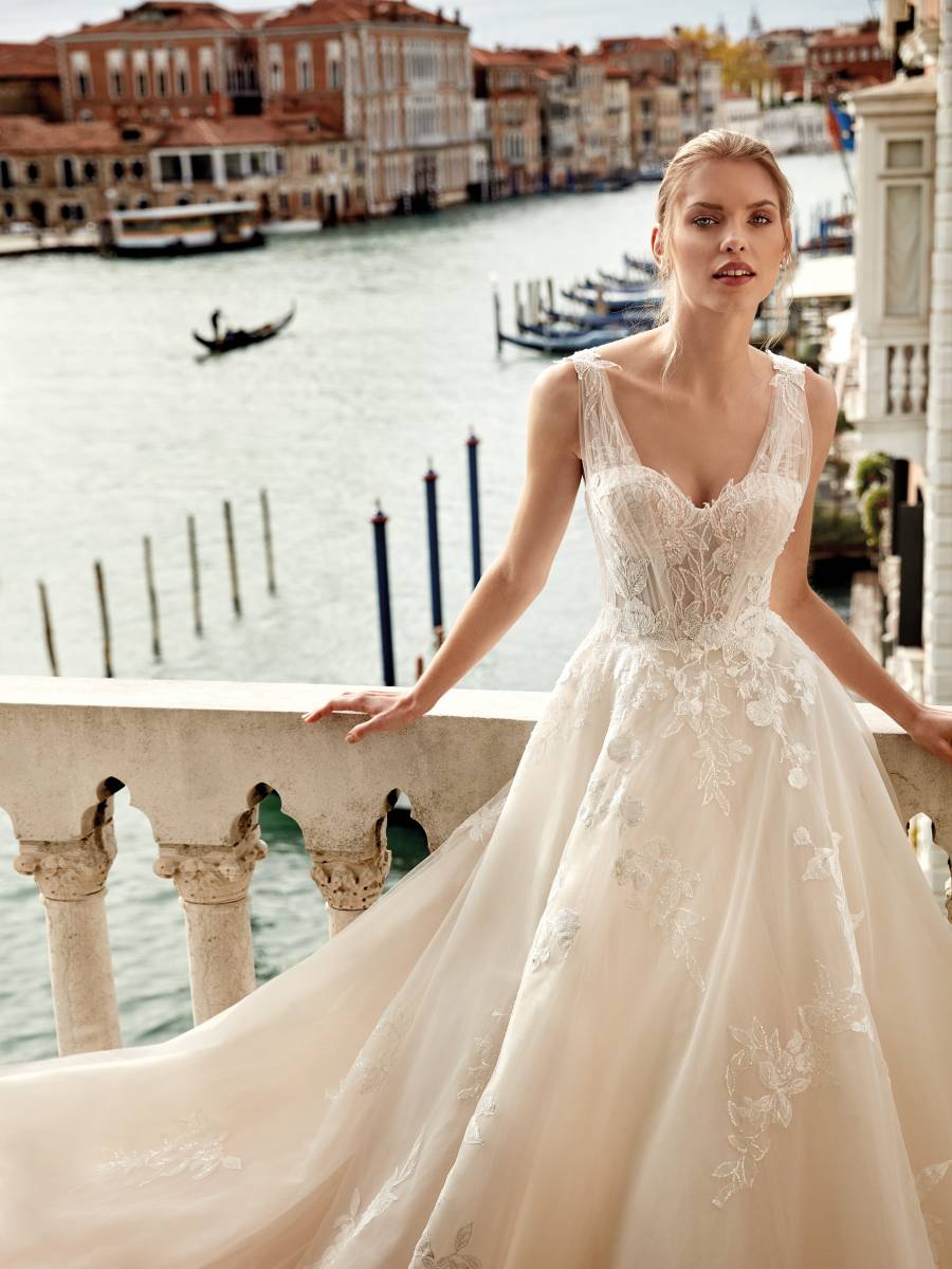 Choisir une robe Nicole Milano moderne et originale modèle Arne