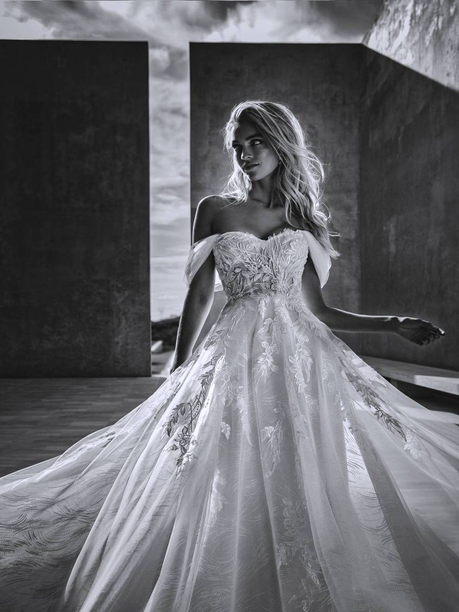 ventes privées et expérience haut de gamme dans notre show room de robes de mariée à marseille