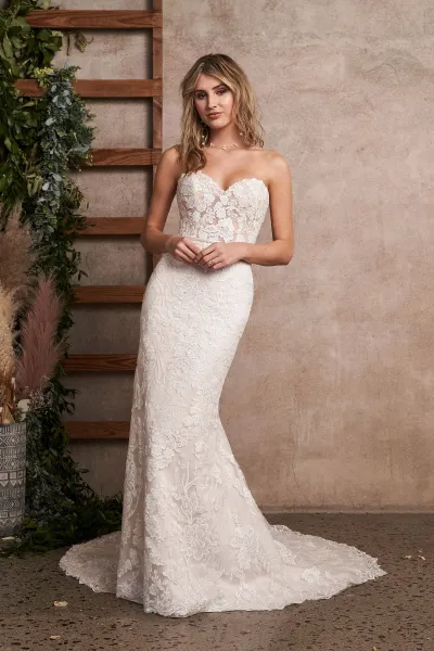 Un mariage Glamour chic et sexy au bord de mer sur la Côte d'azur près de Cogolin avec une robe Espace Friedland