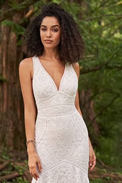 Quelle boutique de robe de mariée choisir pour mon mariage, pourquoi pas la robe 66238 Lillian West ?