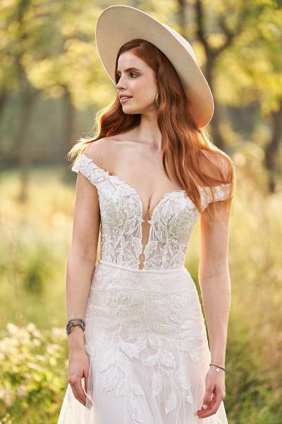 Une des plus belles robes de mariée en ventes privées à prix réduits et accessibles : robe 66244 Lillian West