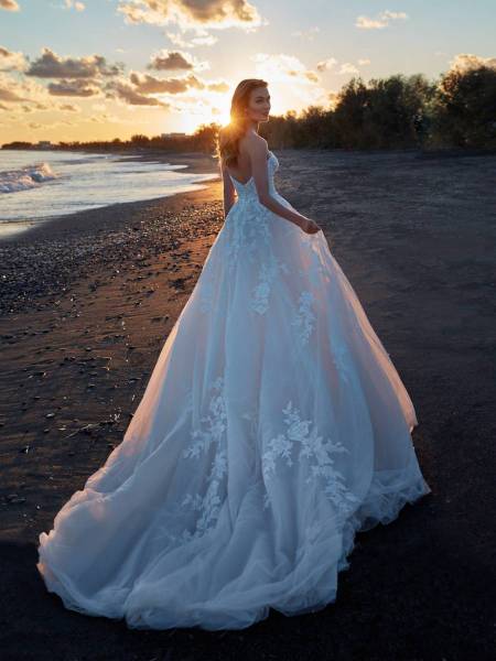 Pourquoi acheter sa robe de mariée à l’Espace Friedland en Ventes Privées près de Saint Maximin ?