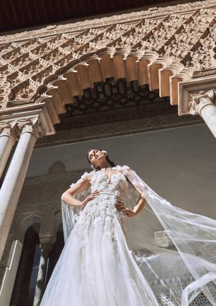 Mariage chic haut de gamme pour cette  robe de mariée ref  Jerez Pronovias privée en ventes privées à Marseille